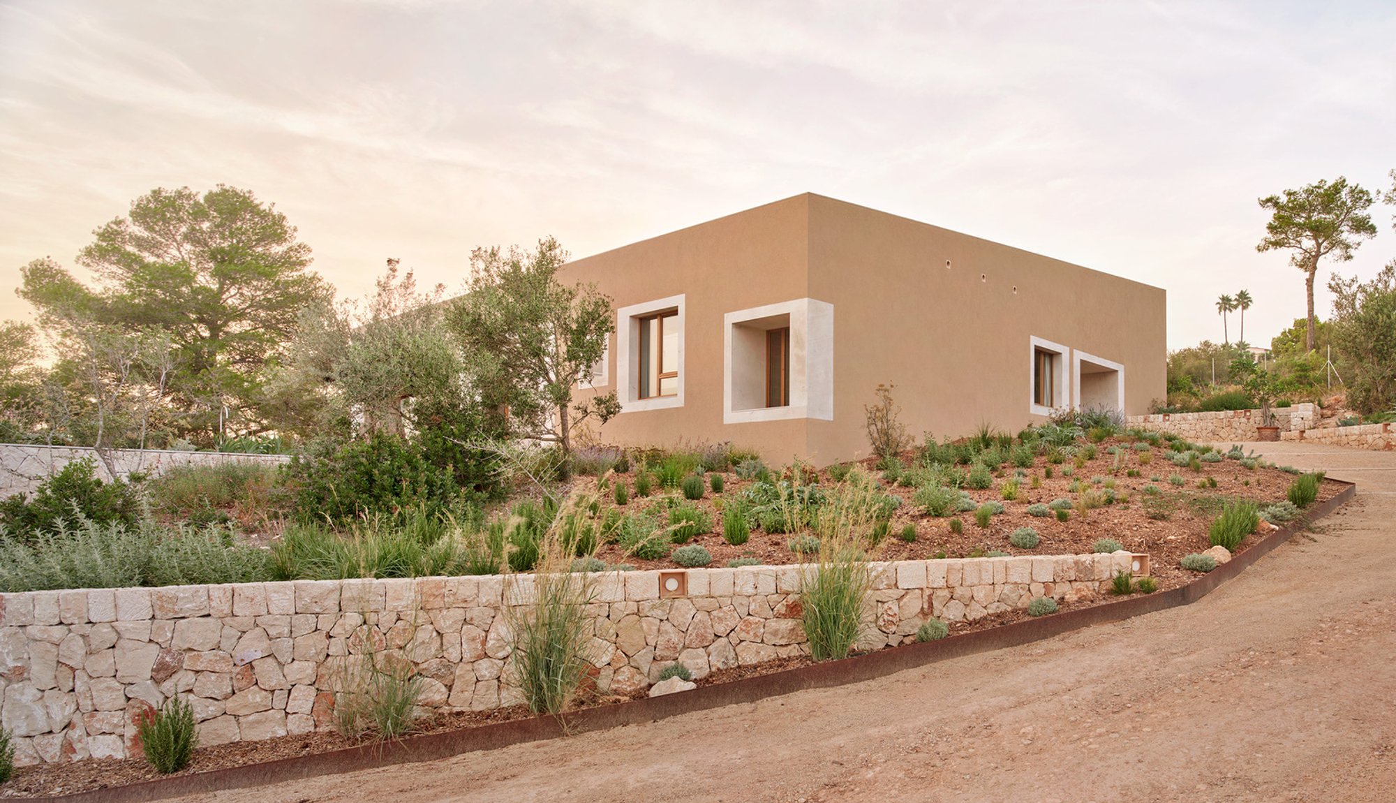 Enhancing Home Design and Comfort with RipollTizon's House in Puntiró, Palma, Spain