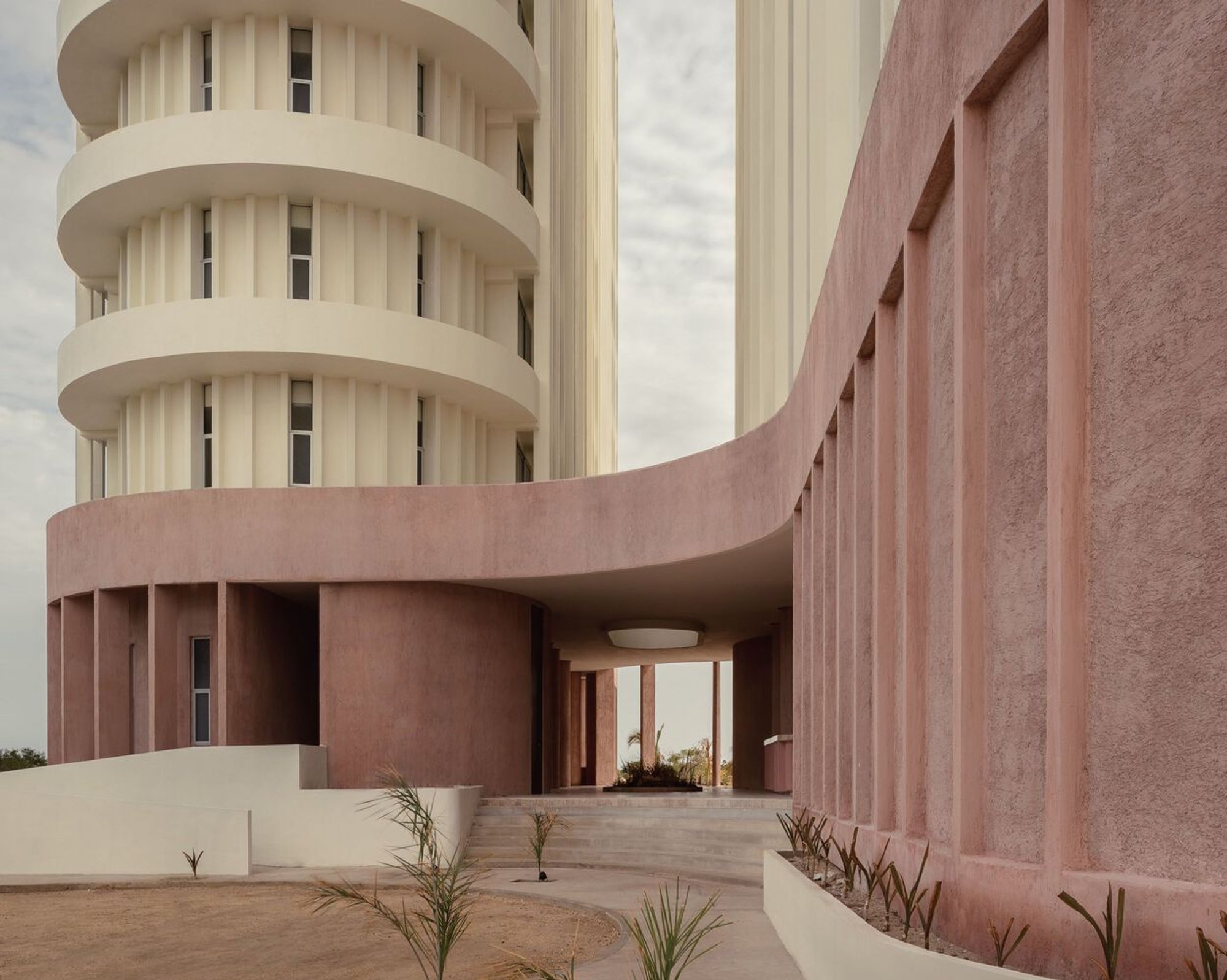 Luxury Coastal Apartments Mexico: Unveiling the Temporada Building by Esencial Studio