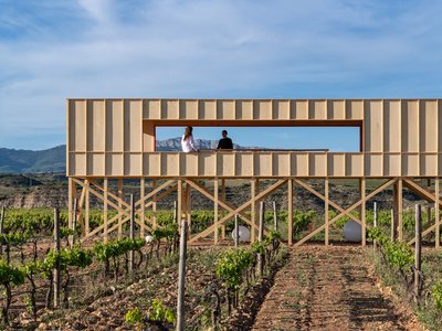 A Table Elevated in the Landscape: Blending Architecture with Nature