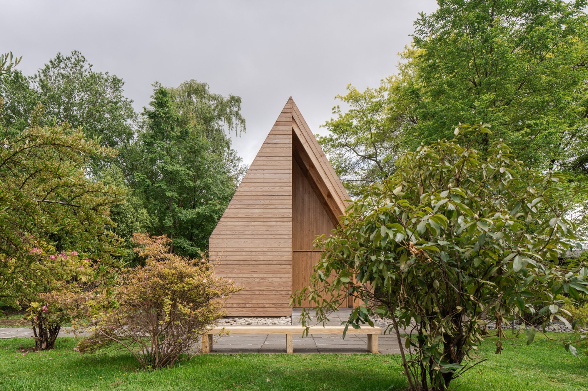Wooden Chapel Design: A Case Study of Clinica Alemana Osorno Chapel by AM Arquitectura