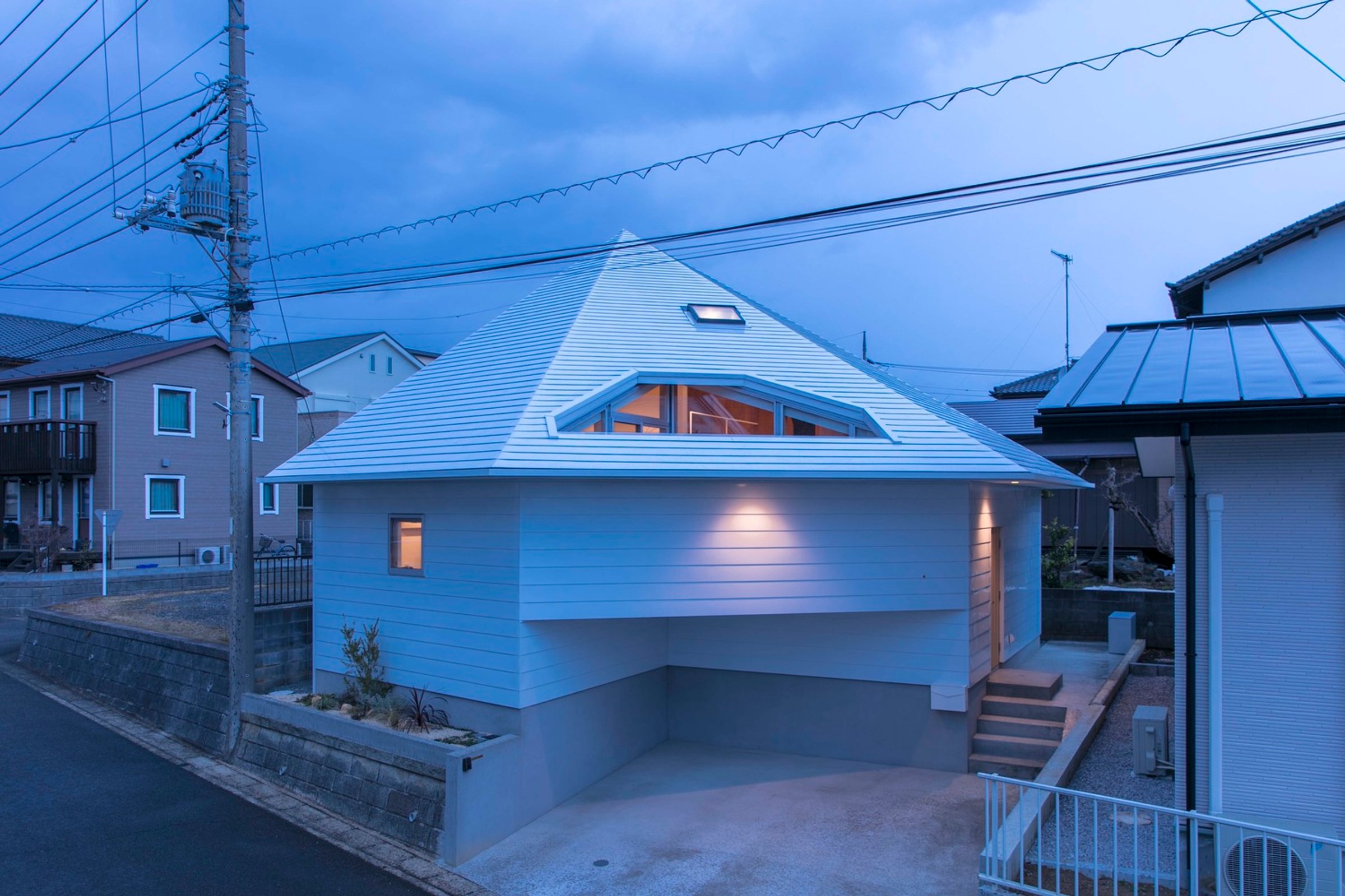 Modern Japanese Home Design: House H by Shinsuke Fujii Architects