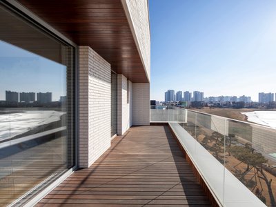 A Masterpiece of Multi-generational Living Architecture: "A Home for Three Generations" by 100A Associates