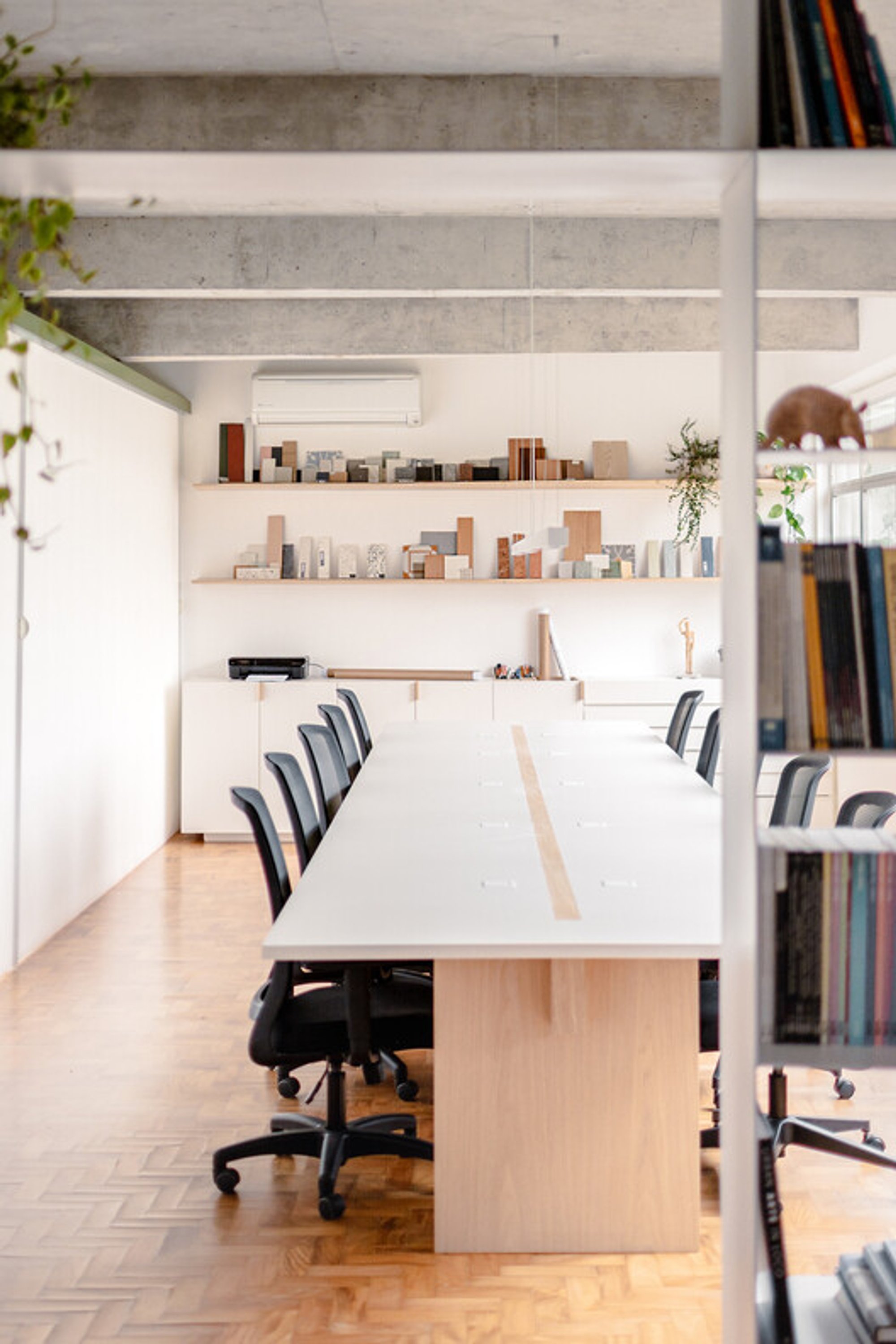 Celebrating a Decade of Design Excellence: Atelier Rawi Arquitetura's Innovative Office in São Paulo