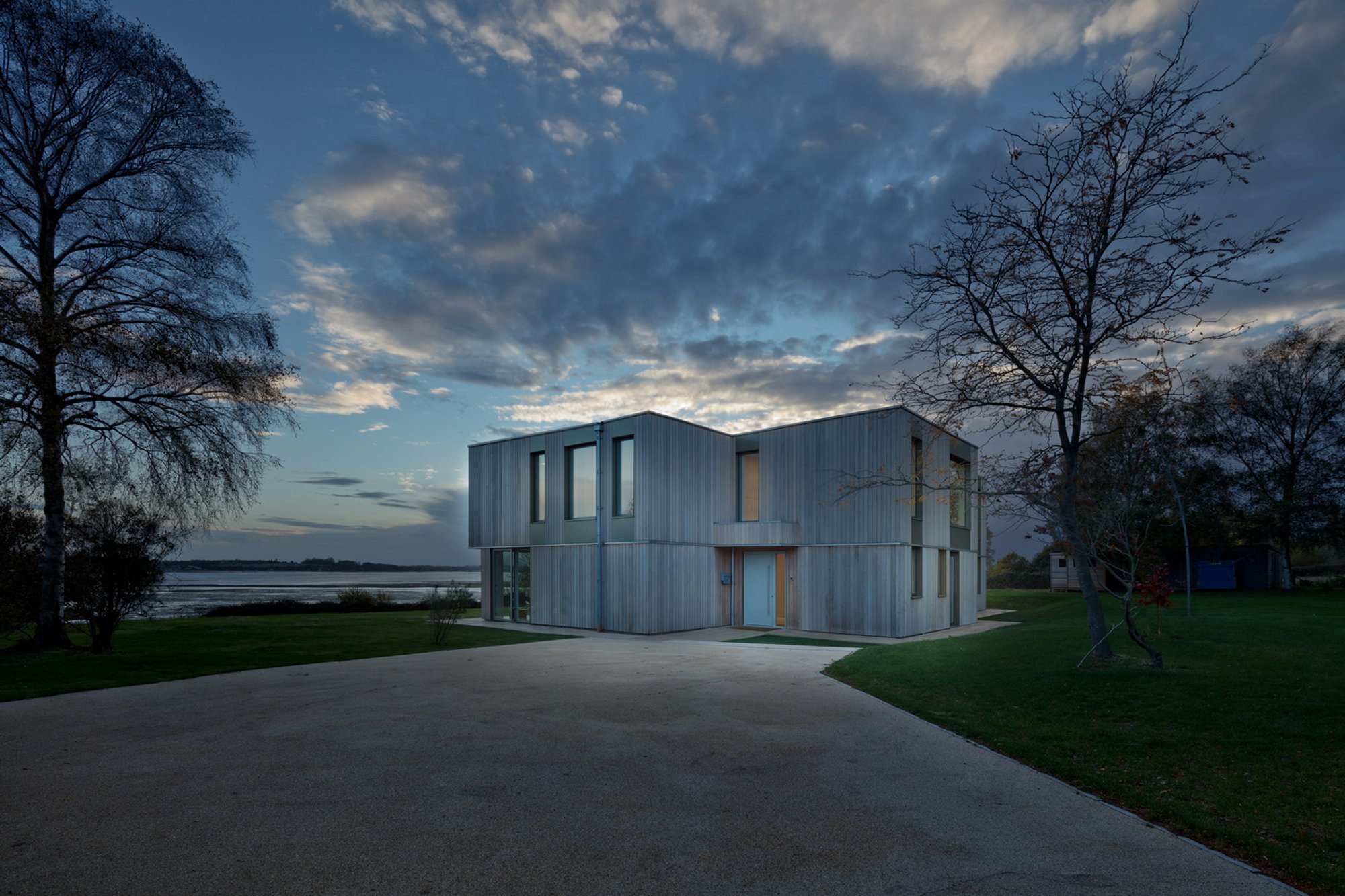 Contemporary Architecture in Natural Settings: A Closer Look at Stour House by Facit Homes