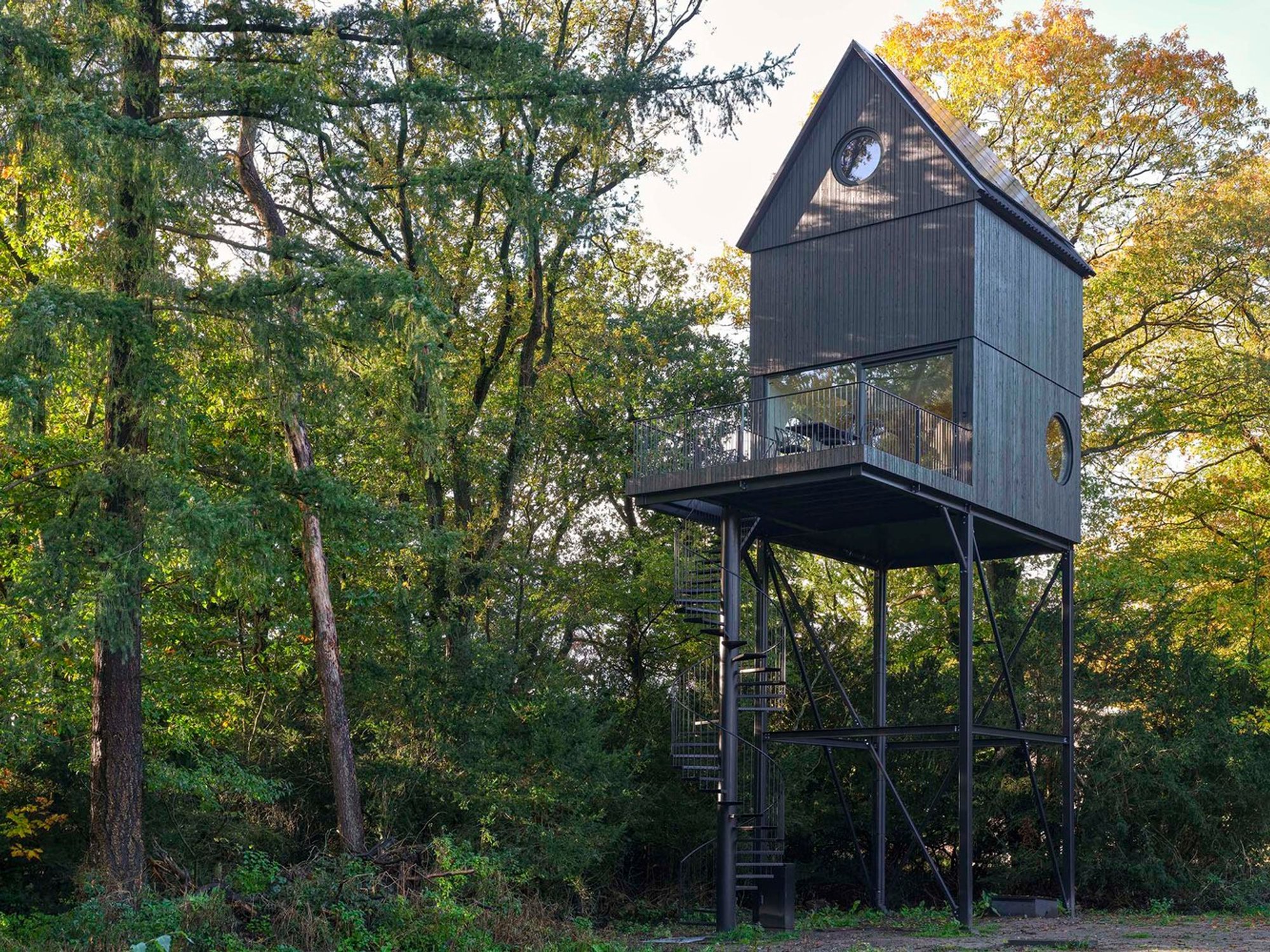 Buitenverblijf Nest: An Eco-Friendly Holiday Home Among the Treetops in Arnhem, The Netherlands
