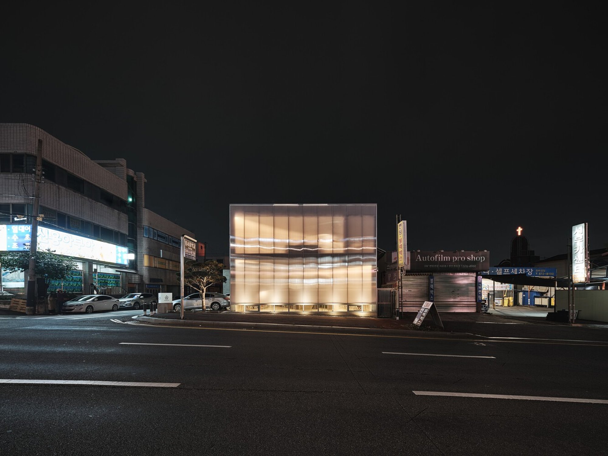 Innovative Cafe Design: A Closer Look at Suum Urban Café and Roaster by Archihood WXY