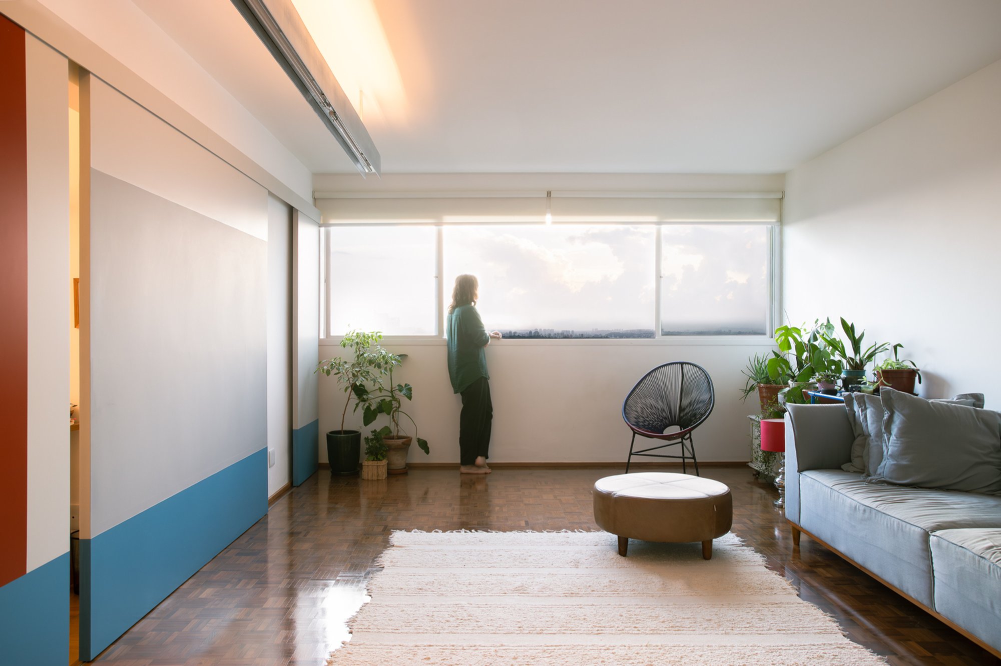 Revitalizing Apartment Interiors: The Sumarezinho Apartment Transformation