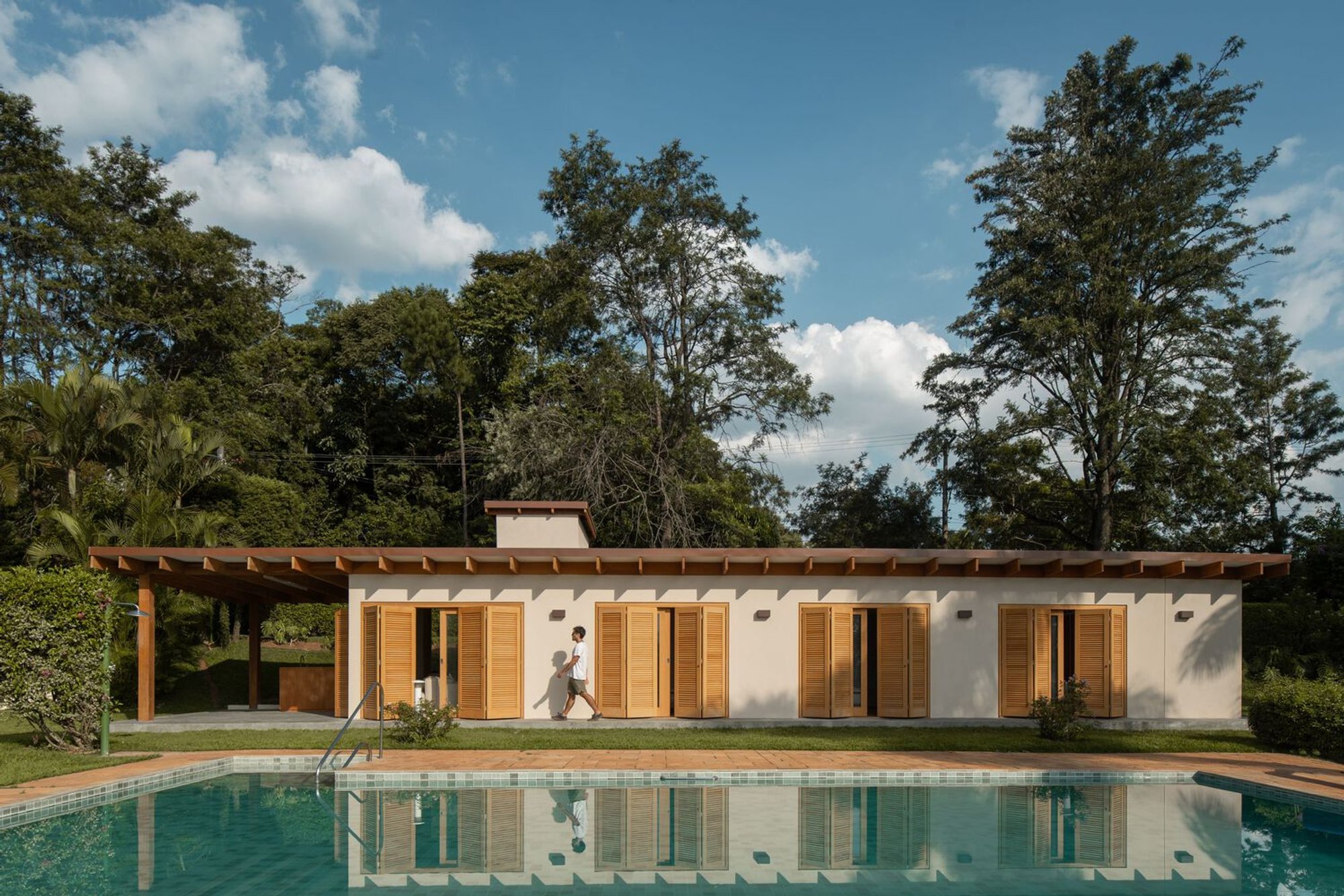 Contemporary Guesthouse Design: The Ipê House by Terra Arquitetura