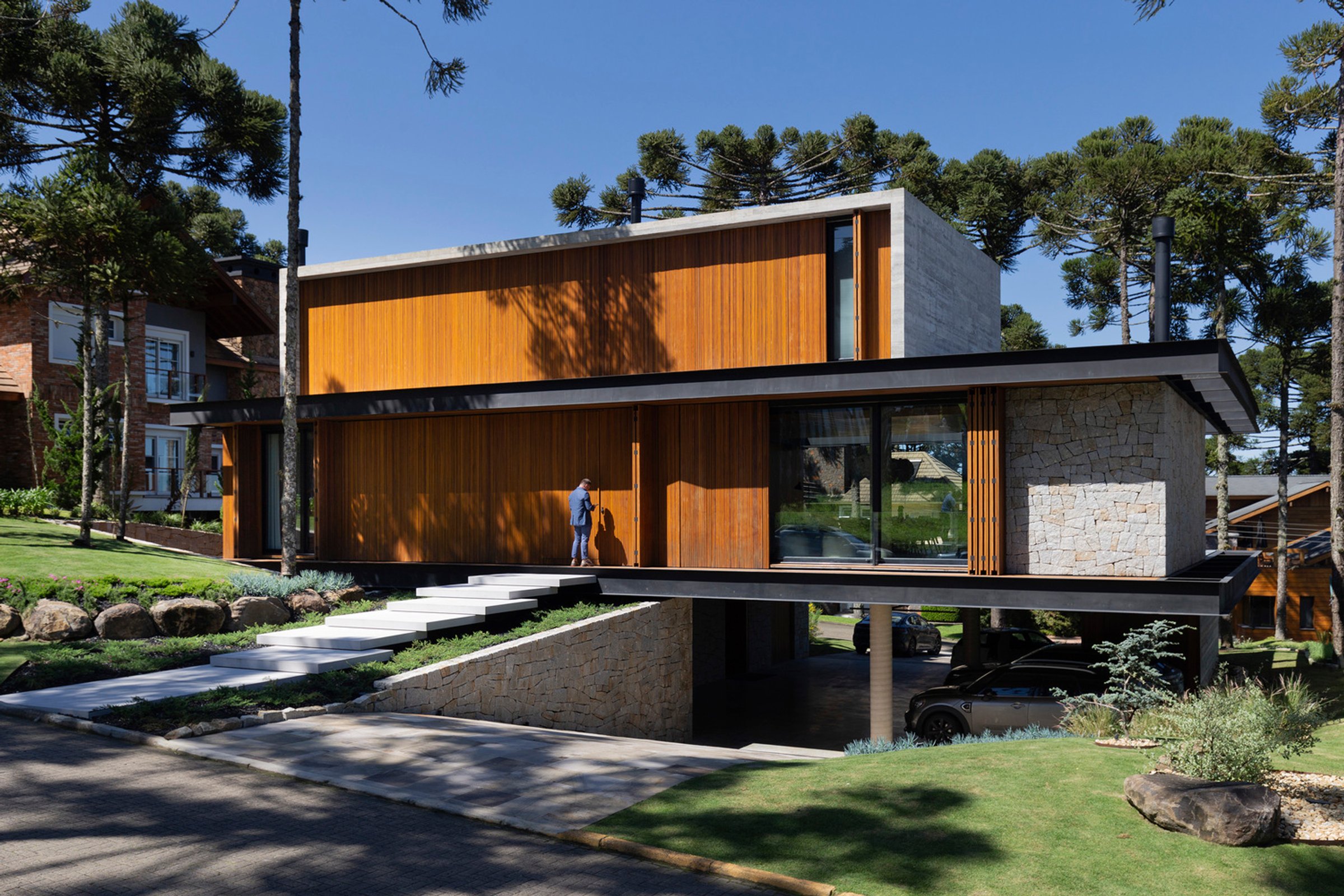 Luxury Modern Homes in Brazil: Spotlight on K House by Mayresse Arquitetura