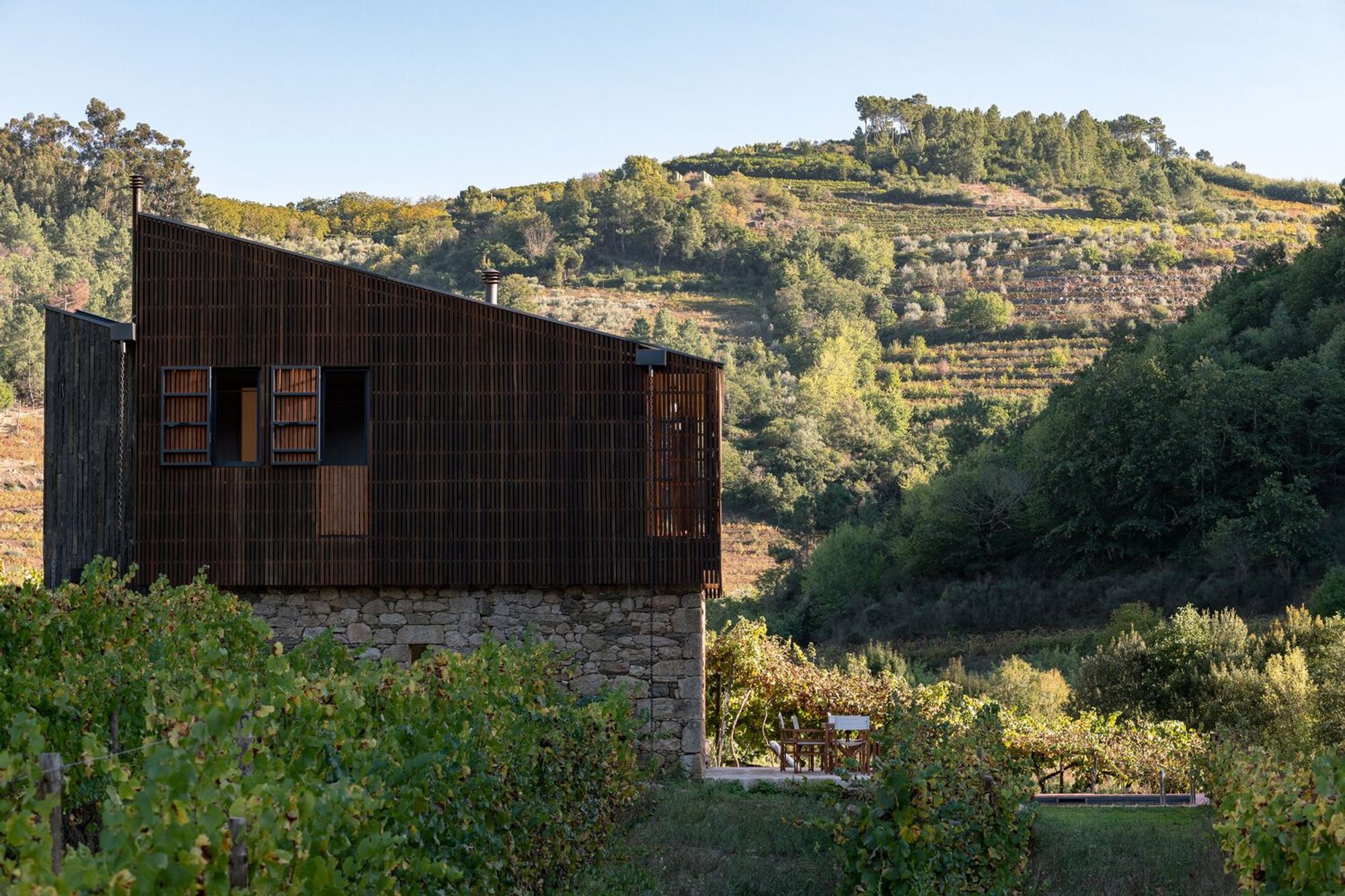 Lagar House: A Modern Take on Traditional Wine Production Spaces