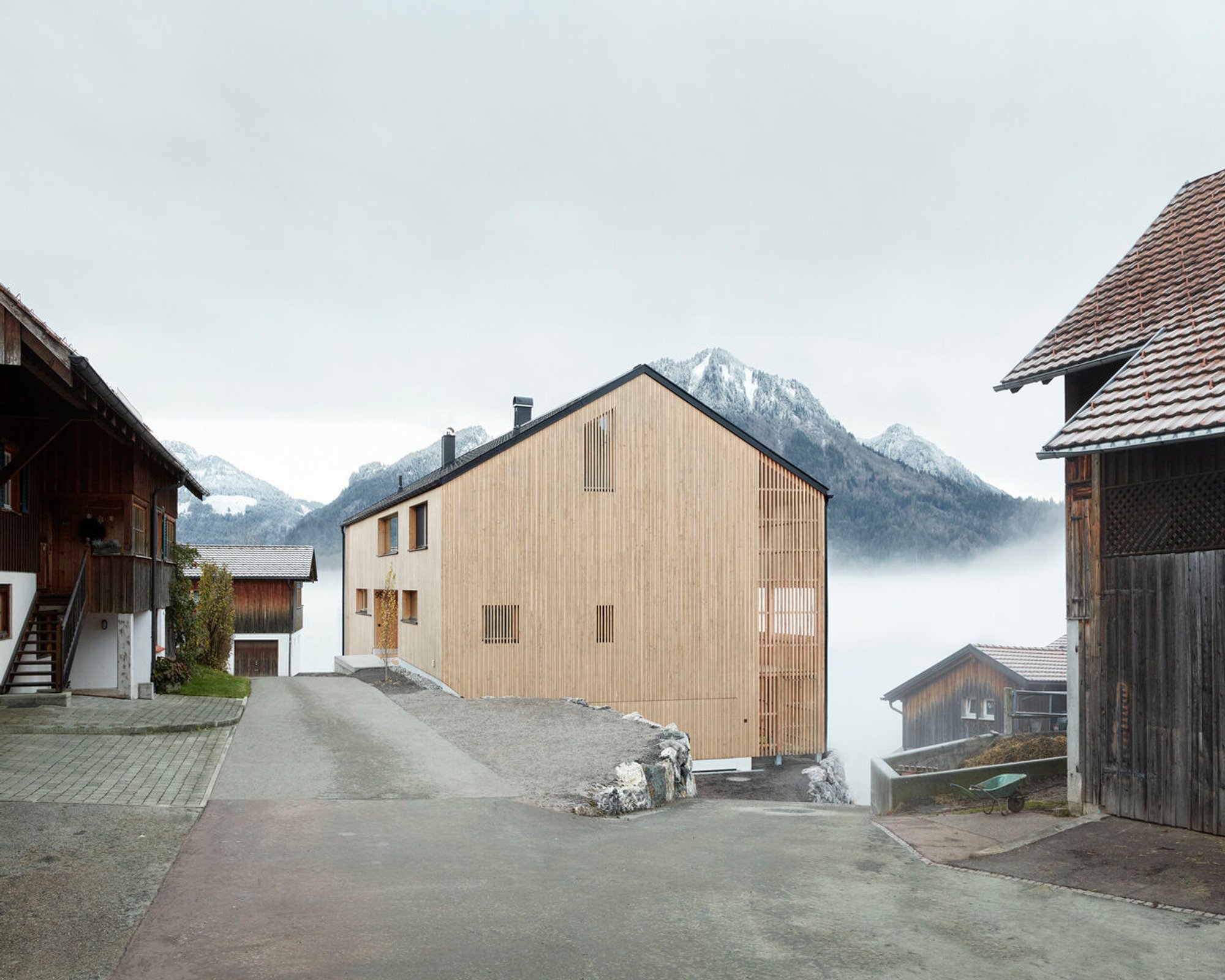 Multi-Generational House with a View: A Paradigm of Multi-Generational Living Architecture