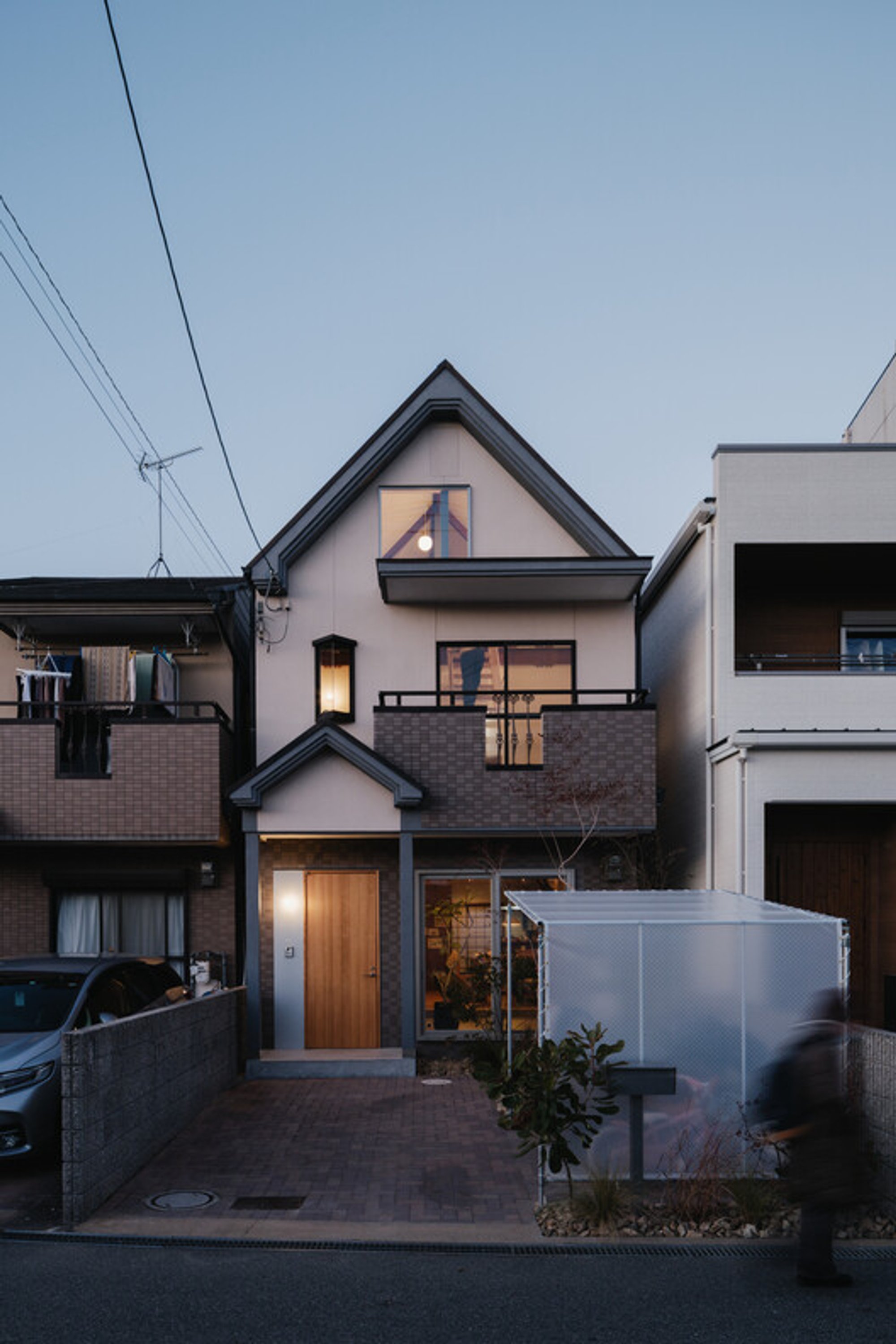 House in Hattori-tenjin: An Emblem of Innovative House Renovation