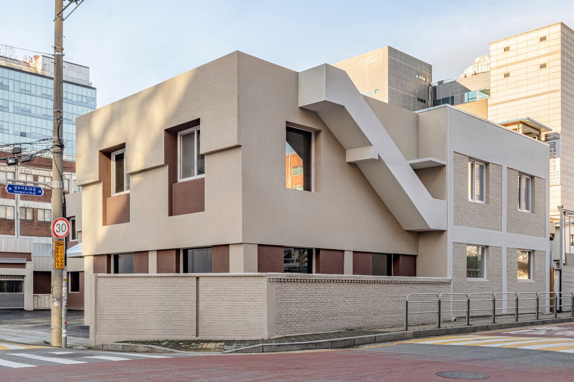 Industrial Building Renovation: Transforming Spaces for Modern Use