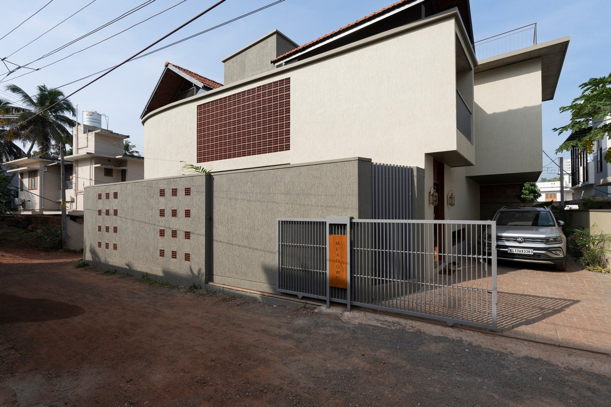 Embracing Serenity: Minimalist Courtyard House Design Unveiled in Meadows House by VSP Architects