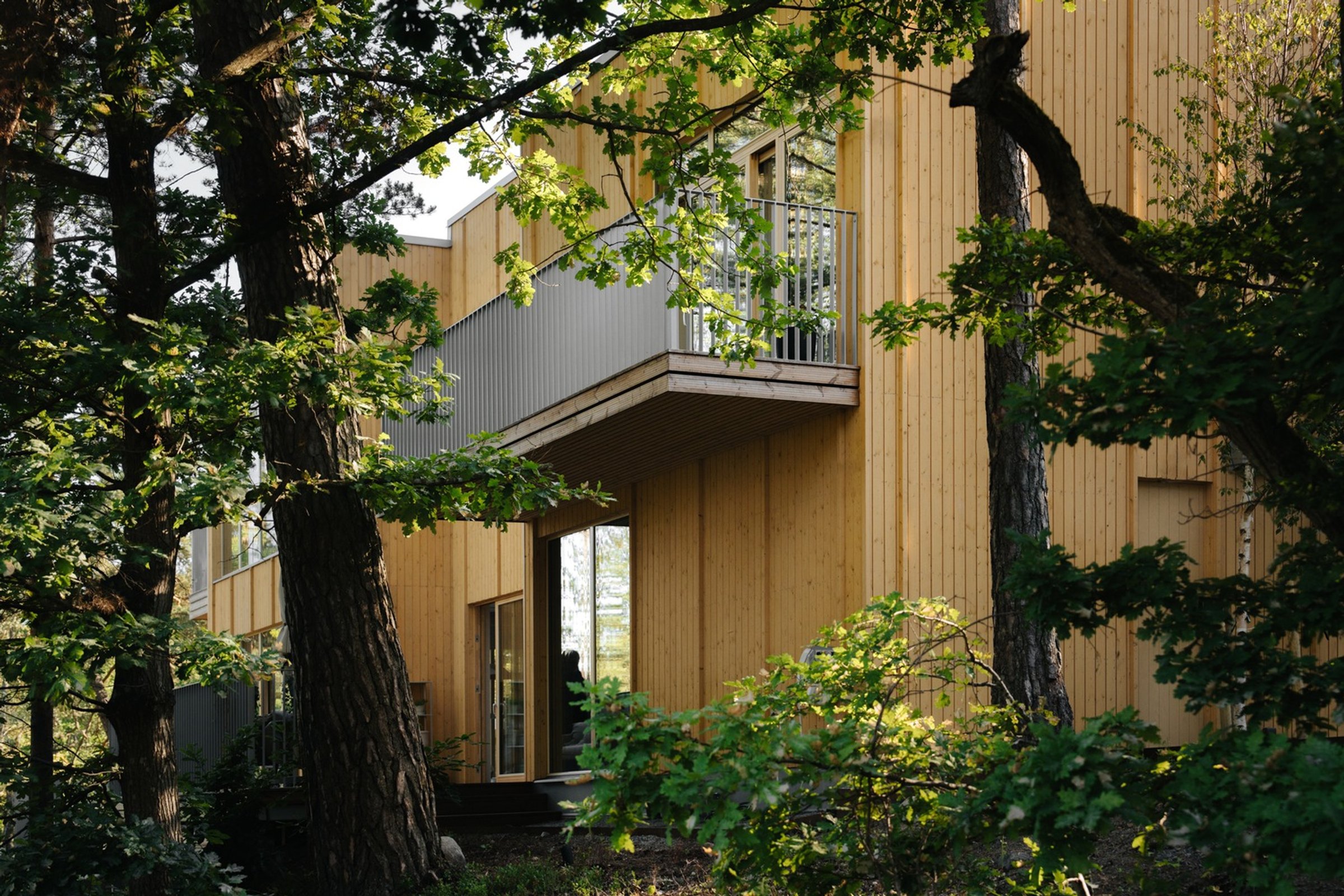 Sustainable Architecture Design: Embracing Nature and Modernity at Villa Solsidan