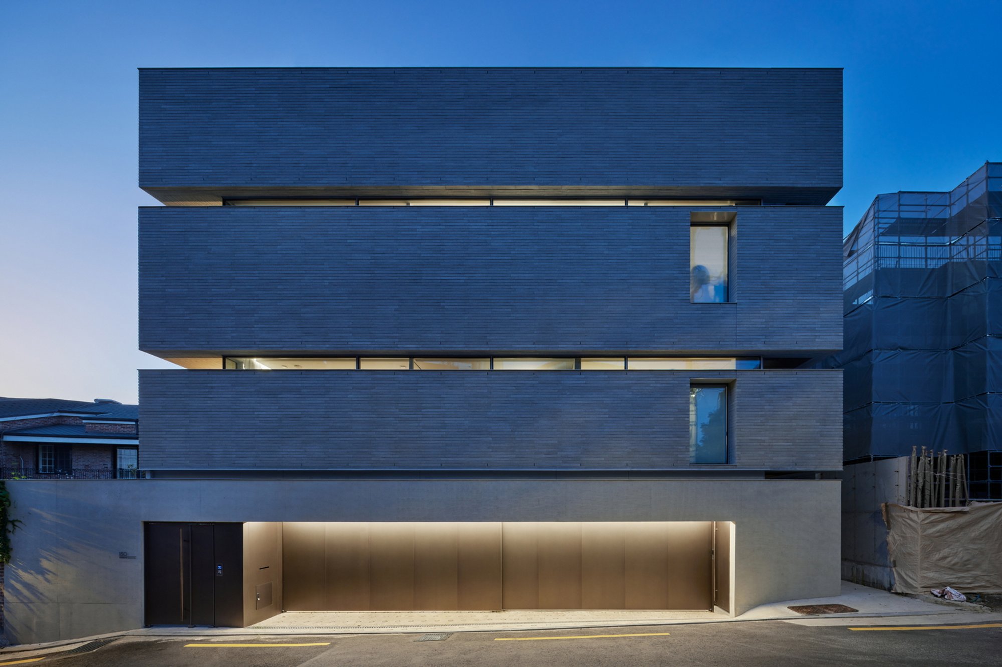 Revolutionizing Urban Family Residence Design: A Deep Dive into Rift House by LJL Architects