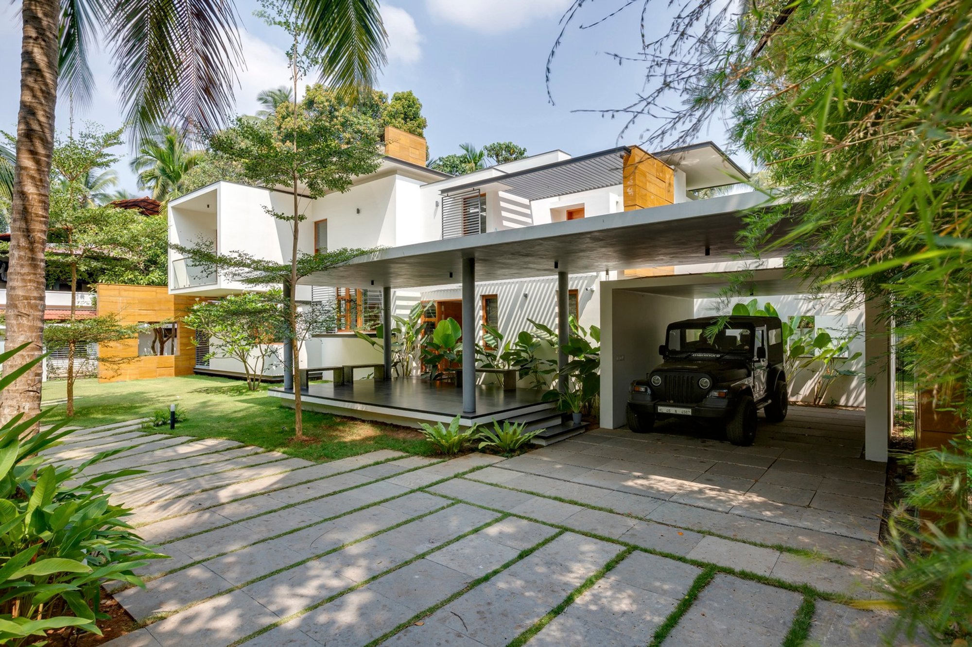 Unveiling the Essence of Contemporary Home Design in Thrissur: Inside the Float-en-Fold House
