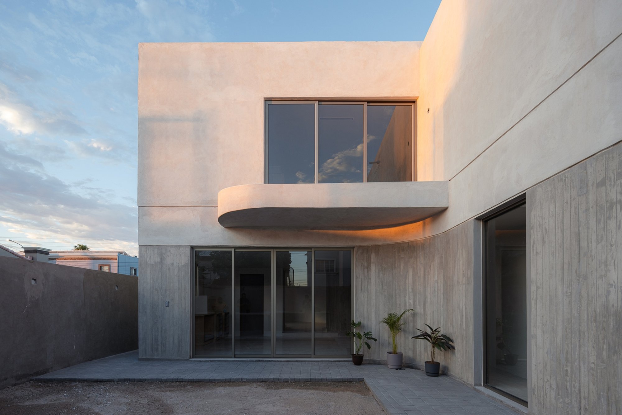Modern Garden House Design: Unveiling the Rodriguez House by Veintedoce Arquitectura