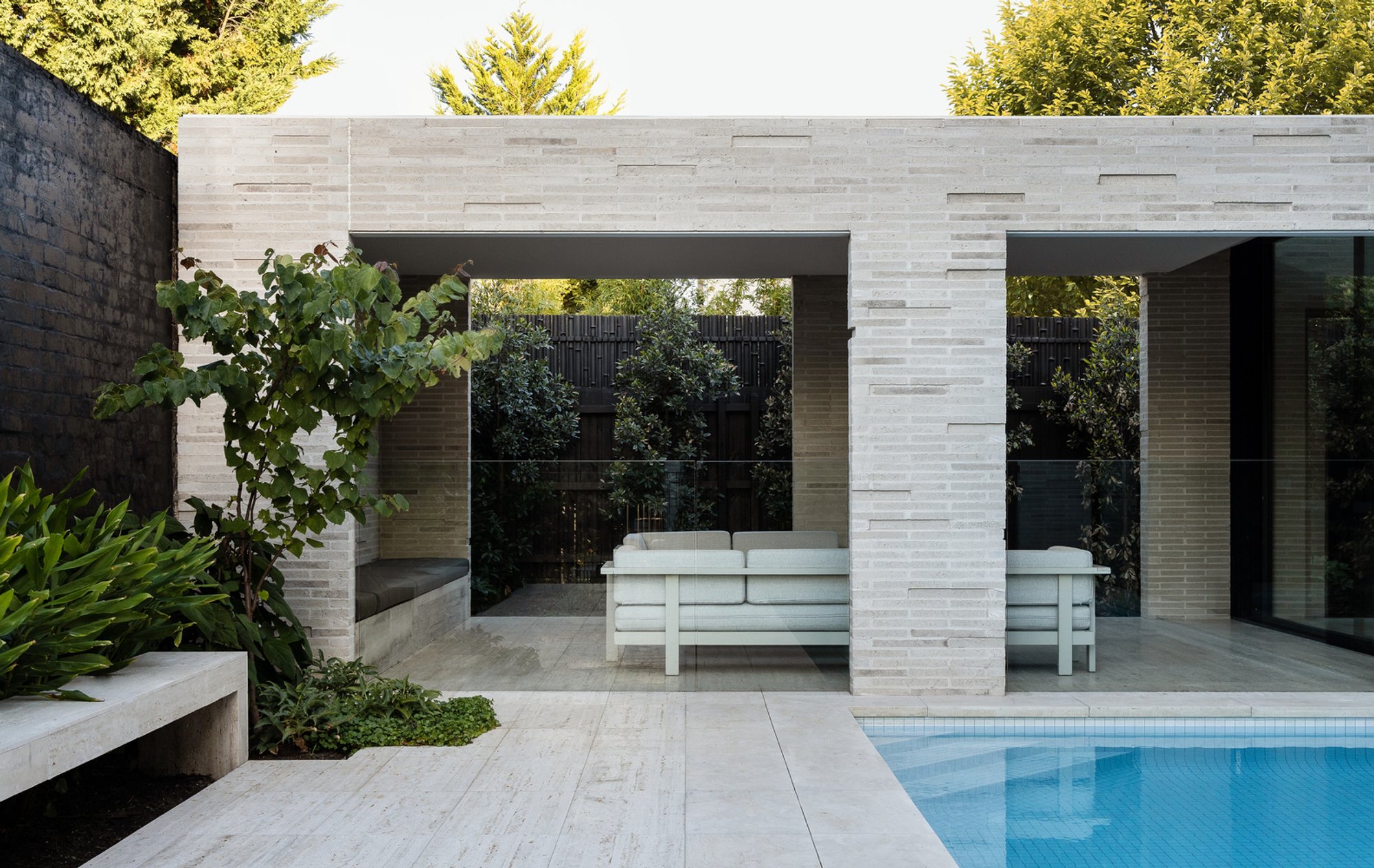 Modern Courtyard Homes Melbourne: Unveiling the Perry House by A for Architecture