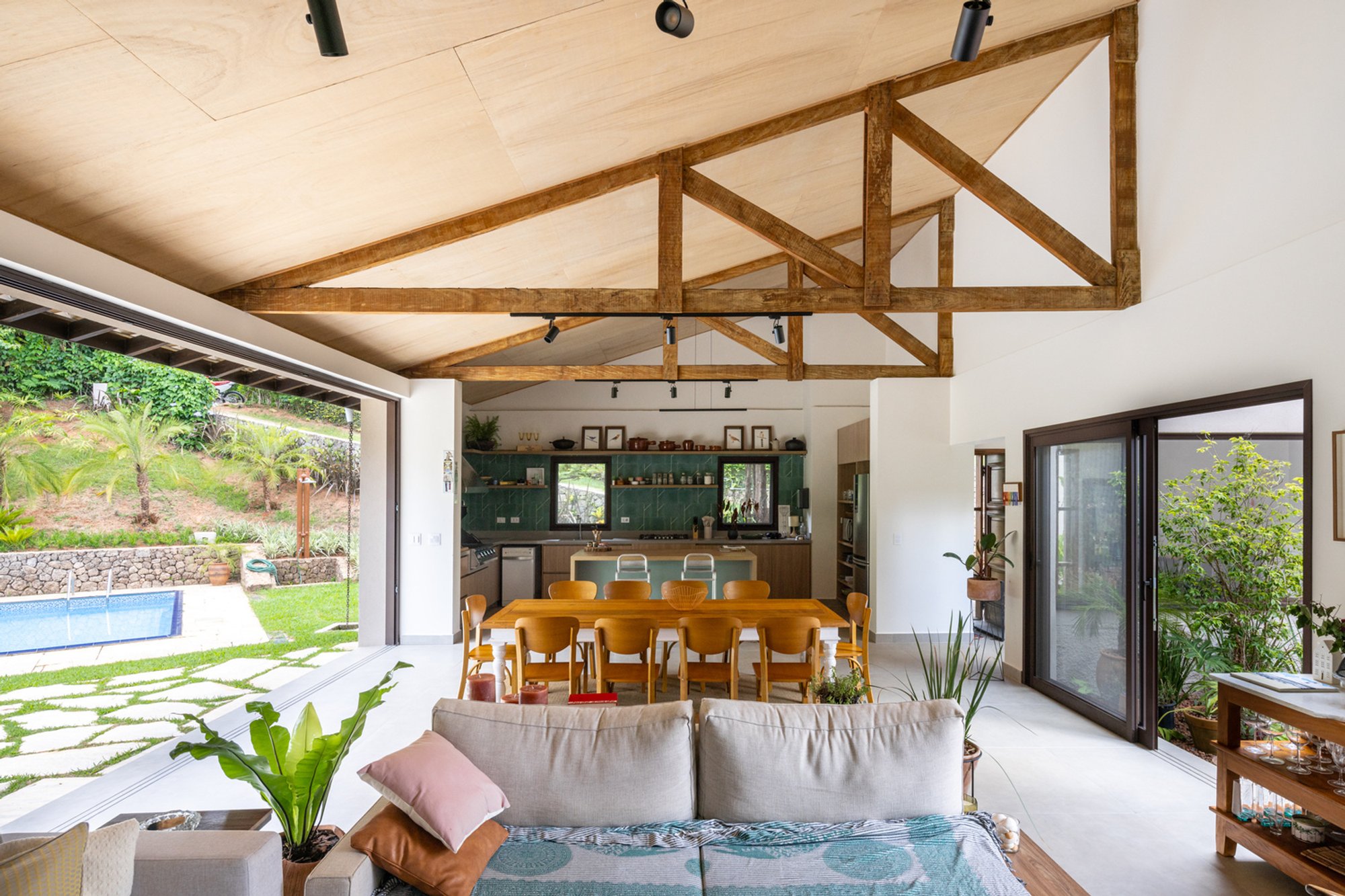 The Art of Transformation: A Deep Dive into the "House of Trusses" by Rocco Arquitetos