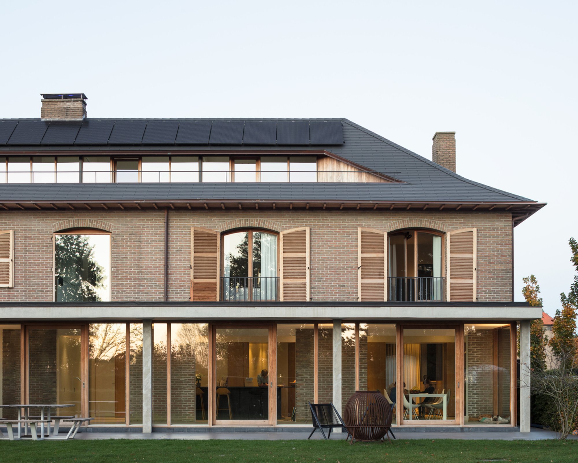 Timeless Hacienda Style Renovation: A Modern Approach by GRAUX & BAEYENS architecten