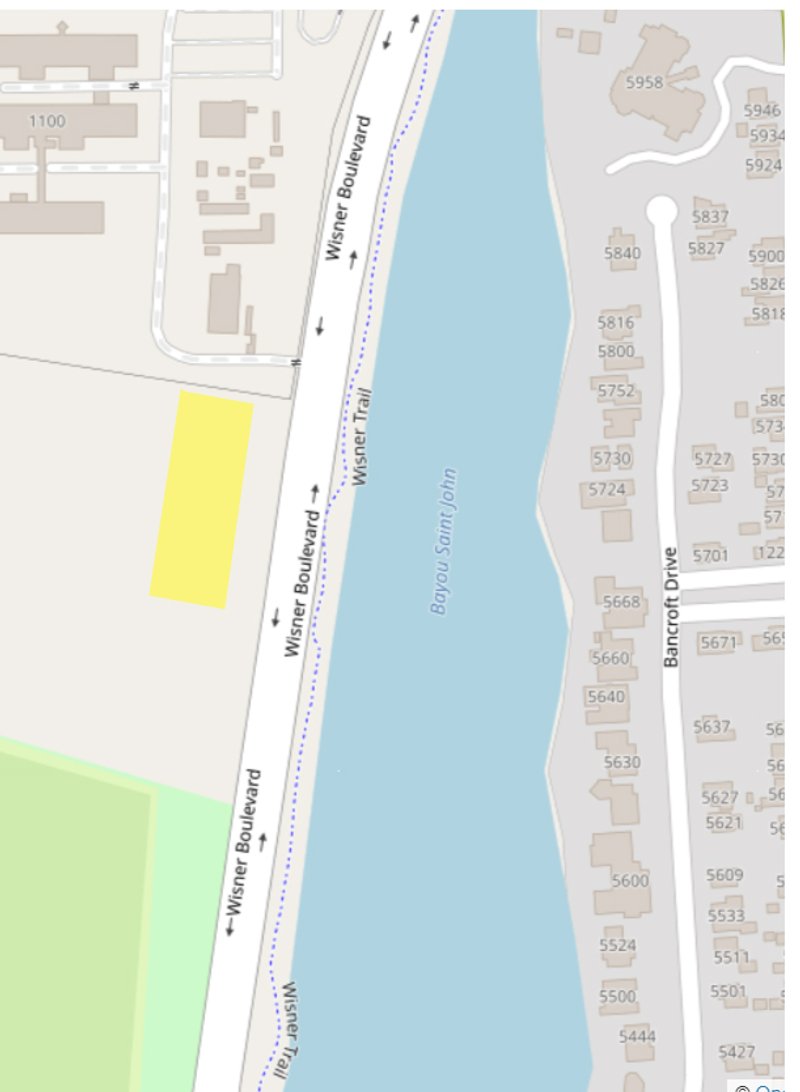 THE PROJECT AREA IS INDICATED IN YELLOW AND WE CAN SEE IT IS ADJACENT TO THE CITY PARK.THE PROPOSAL SEEKS TO FURTHER ADAPT THE BUILDING TO THE ADJACENT CITY PARK BY WELCOMING THE VISITORS FROM THE ENTRANCE THAT ATTRACTS THE COMMUNITY WITH ITS VIBRANT ORANGE COLOR AND VEGETATION.