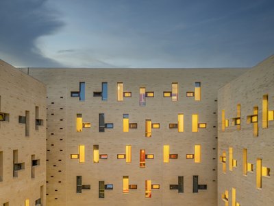 A Brick Residence That Treats Density as a Design Tool