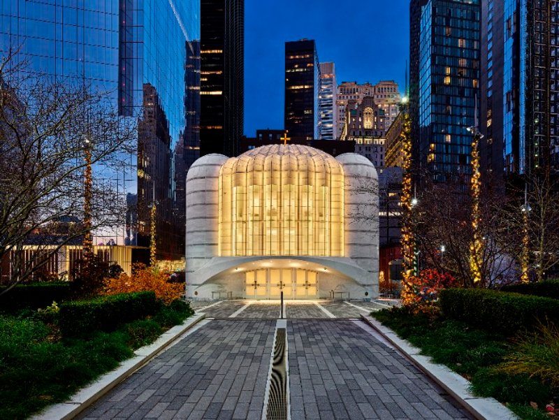 St. Nicholas Greek Orthodox Church and National Shrine Angle from the Narthax into the Nave - Photo © Alan Karchmer for Santiago Calatrava. 