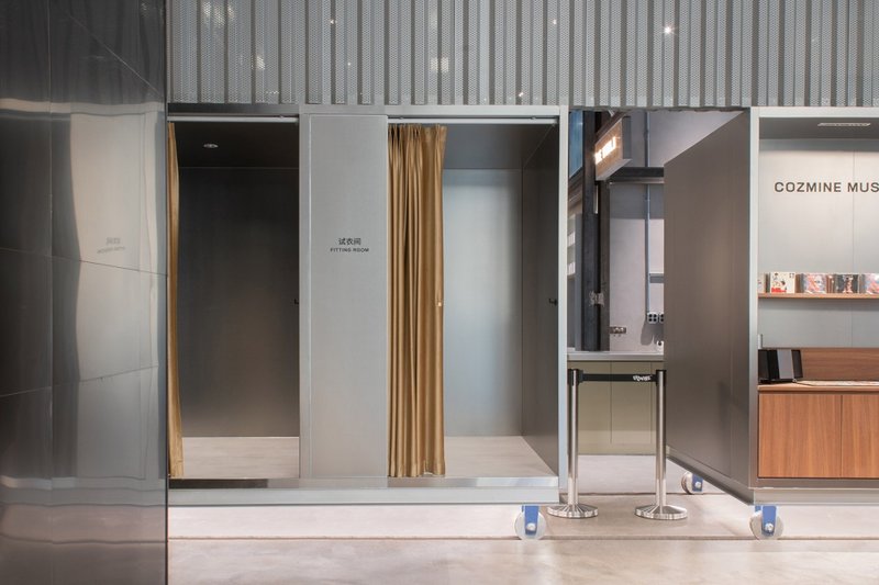 Fitting room © WHY WOULD