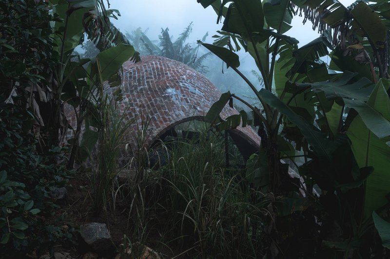 Three layers of 25mm thick “Sithu kal” (small bricks) has been used © Althaf AR