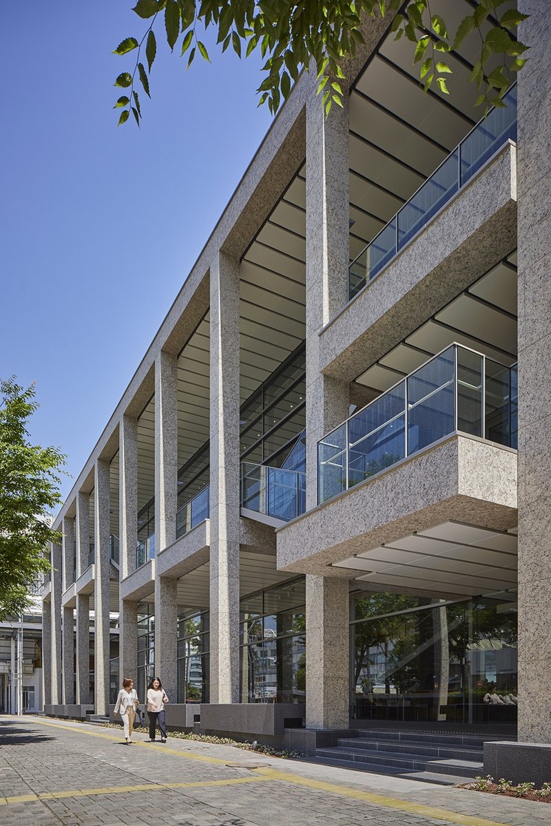 Open building facade © Nikken Sekkei