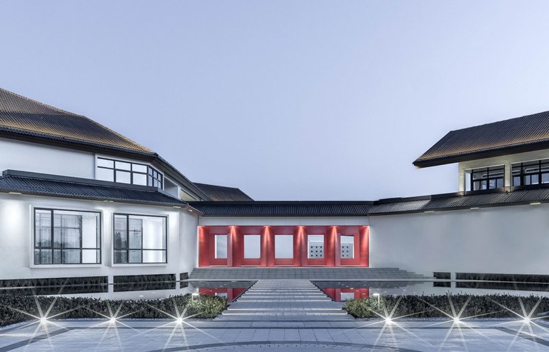 Night view of the main entrance © JWP DESIGN