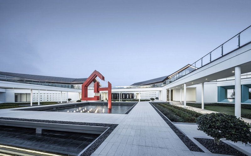 Night view of the central courtyard © JWP DESIGN