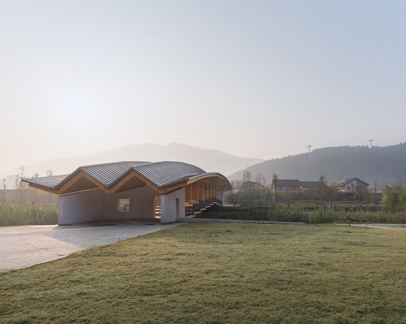 One of the ends of the bridge © Liangshan