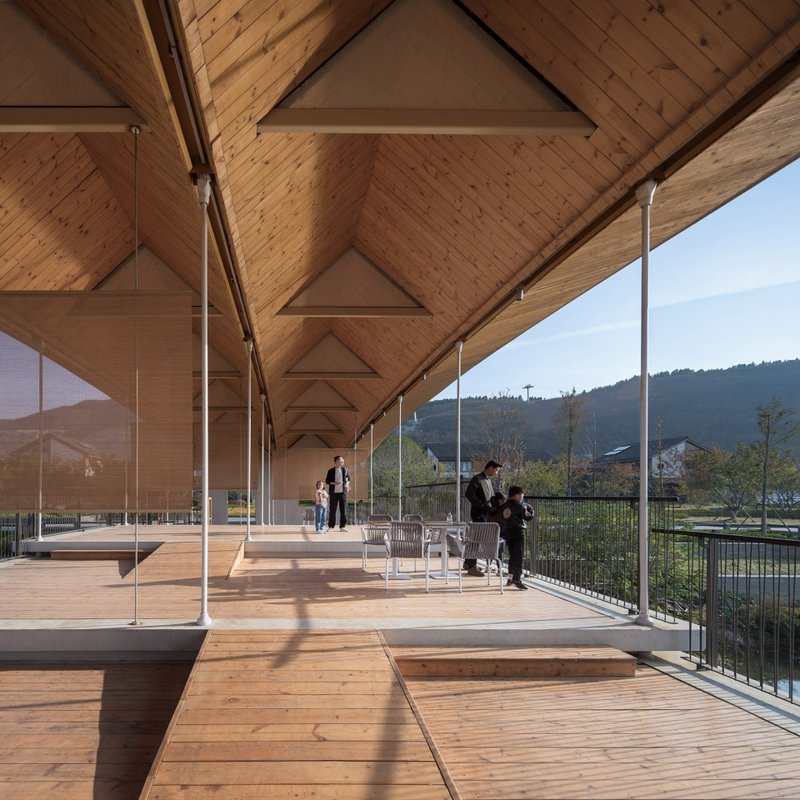 A space for relaxing and sight viewing © Liangshan