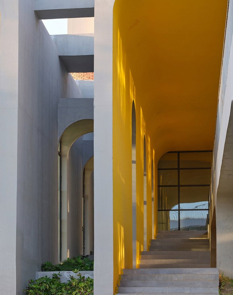 A seam courtyard of the study room © Octopus Jianzhu