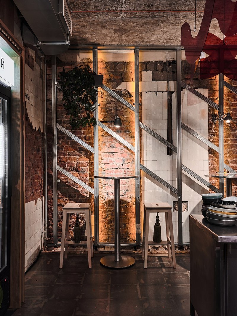 The brick walls with the remnants of the old embossed tiles © Dmitrii Tsyrenshchikov