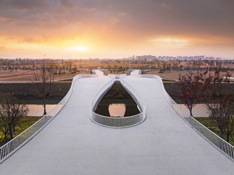 Soothing and open bridge deck space ©️ 时差影像