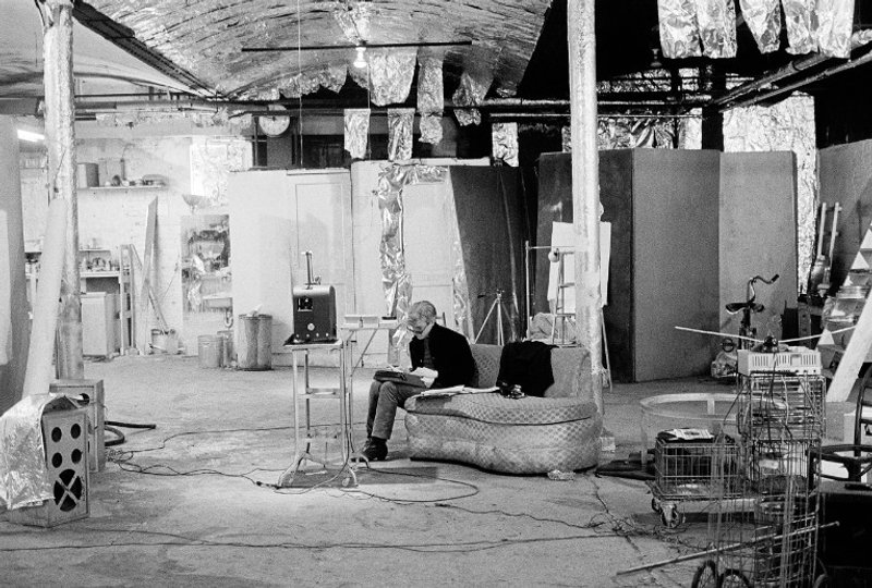 Nat Finkelstein, Factory Panorama mit Andy Warhol, New York City, USA, 1964- 67 (photo: 1965) © Nat Finkelstein Nachlass / All rights reserved.