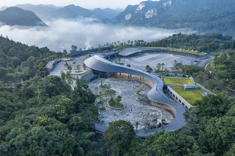 Overlook to the entrance and the valley © Wang Ziling