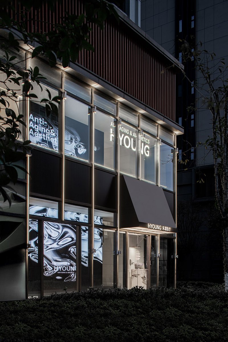 Entrance, entrance © WYAP Image