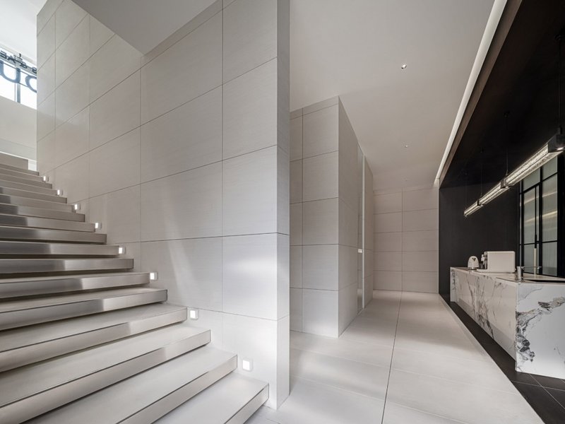 Overview of the bar area and staircase&nbsp;© WYAP Image