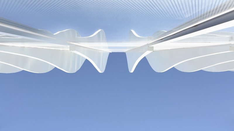 Glass reflects the surrounding environment&nbsp;©Meng Qingwei, Xie Yilun