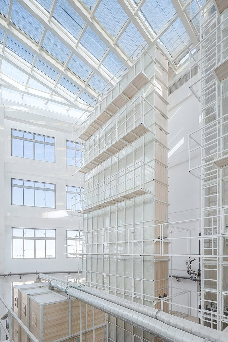 Interior space bathed in natural light©Meng Qingwei, Xie Yilun