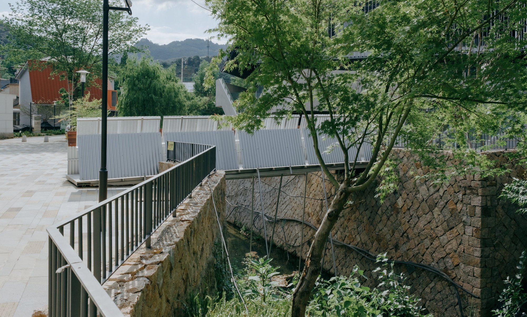 Easel Bridge