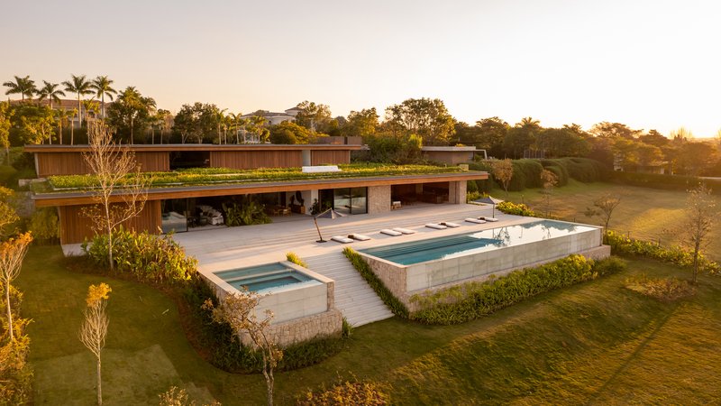 Ramenzoni House: A Long Brazilian Summer Residence