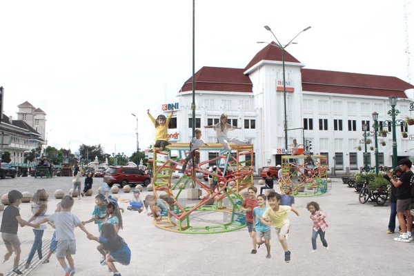 CIRVO: An Urban Landmark of Interaction and Play